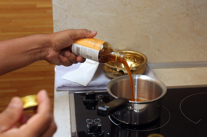 Ayurveda Clinique Bansko heating up herb oil